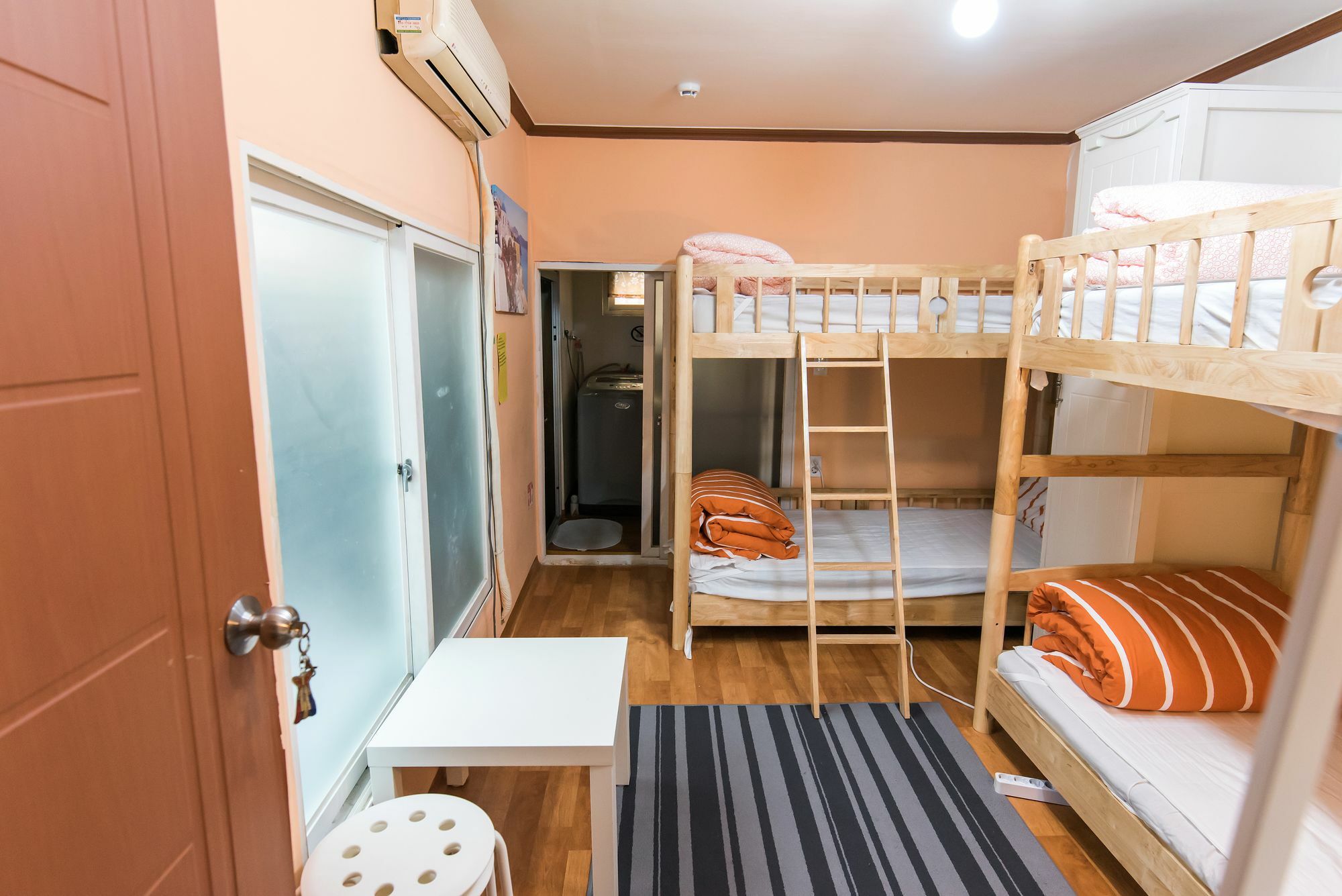 Jinho'S Black Whale Guest House & Bar Сеул Екстер'єр фото