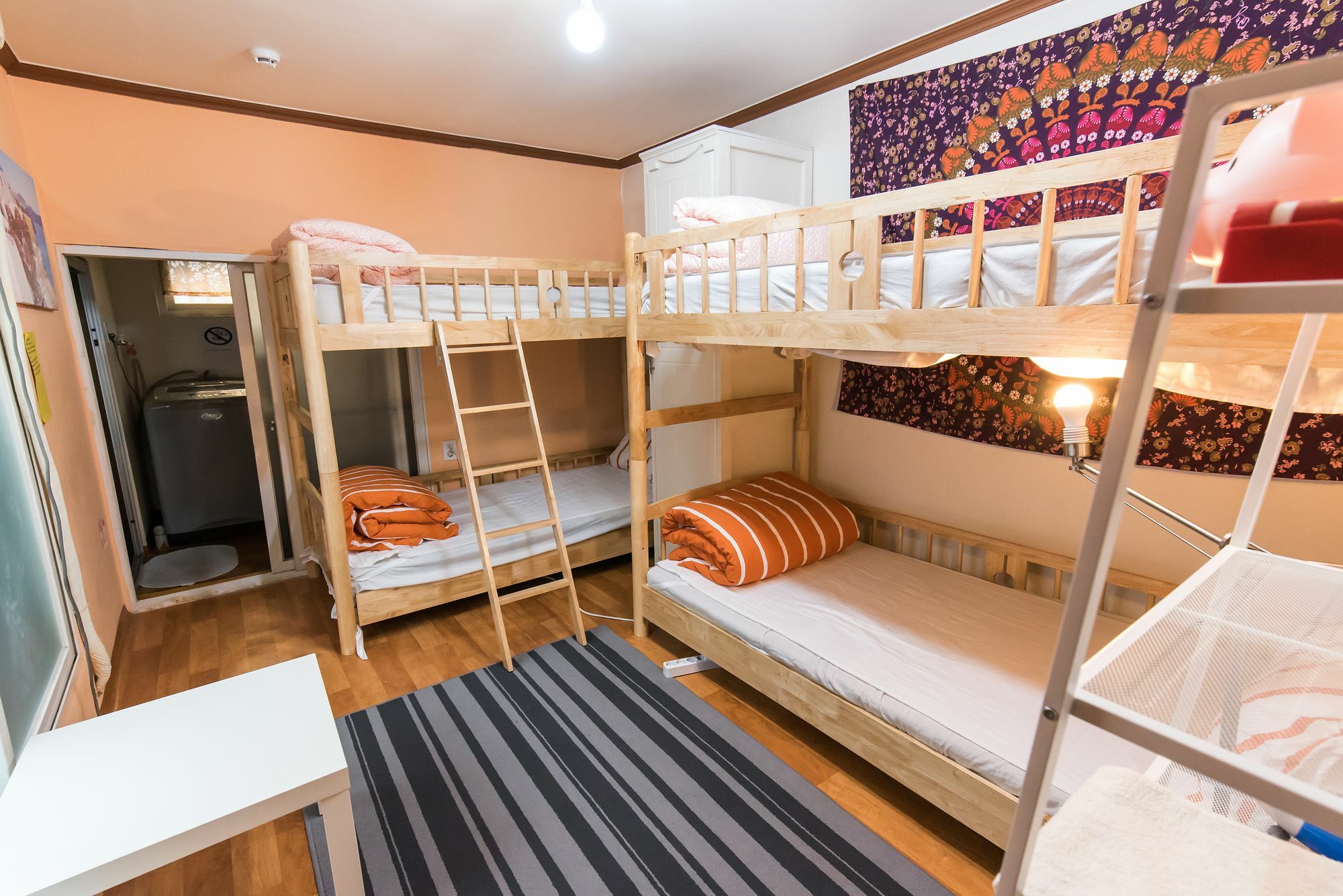 Jinho'S Black Whale Guest House & Bar Сеул Екстер'єр фото